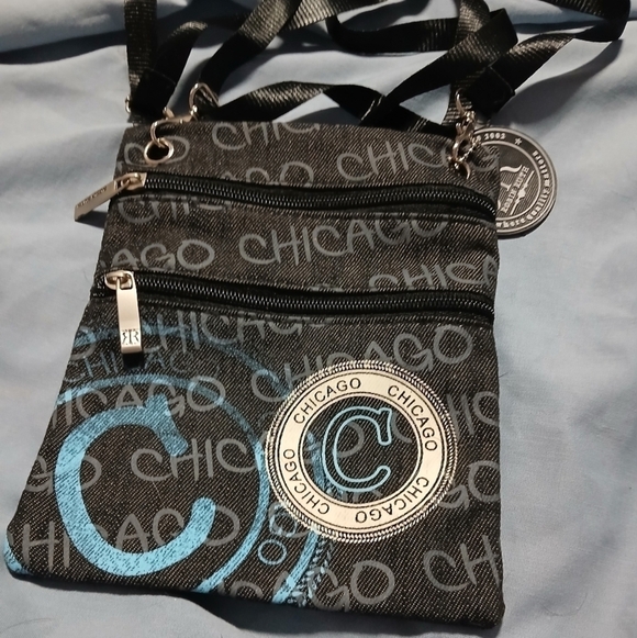 Robin Ruth Handbags - Robin Ruth crossbody bag. NWT. Says Chicago on it.